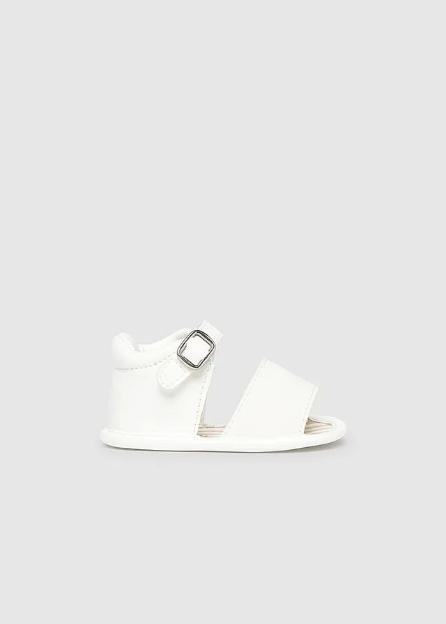 Sandalias para recién nacida