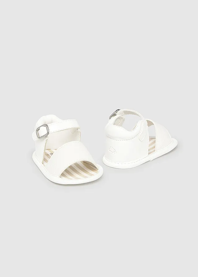 Sandalias para recién nacida