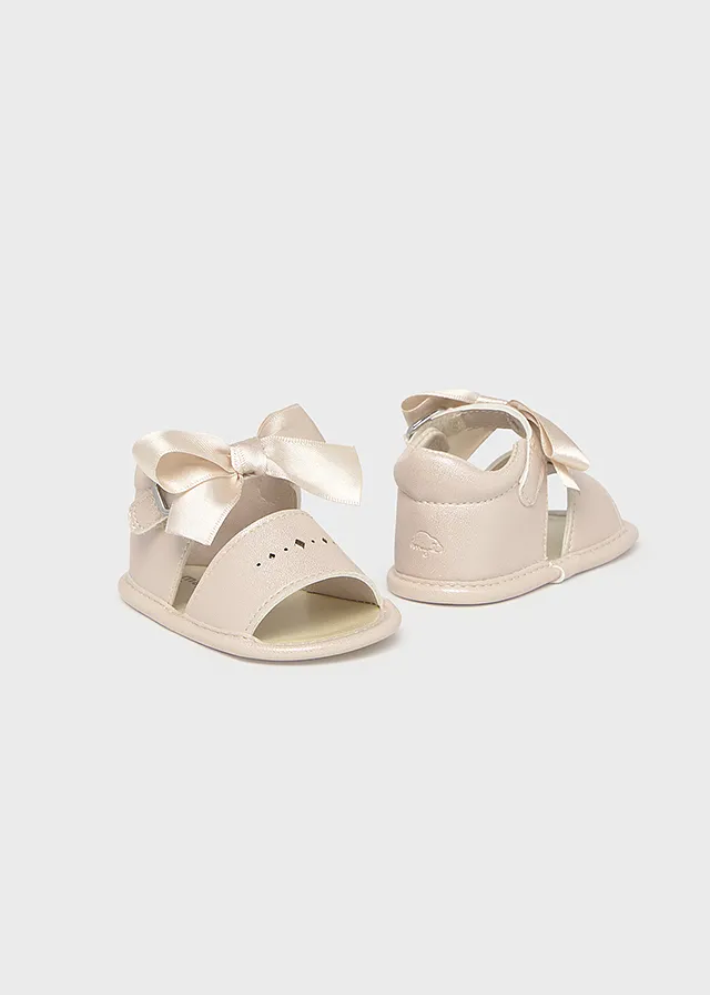Sandalias para recién nacida