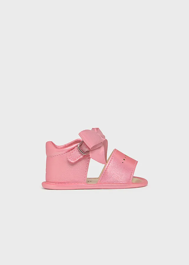 Sandalias para recién nacida