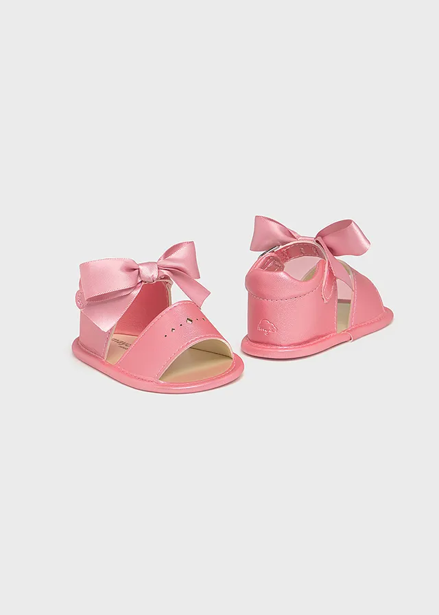 Sandalias para recién nacida