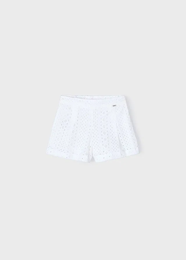 Pantalón corto perforado